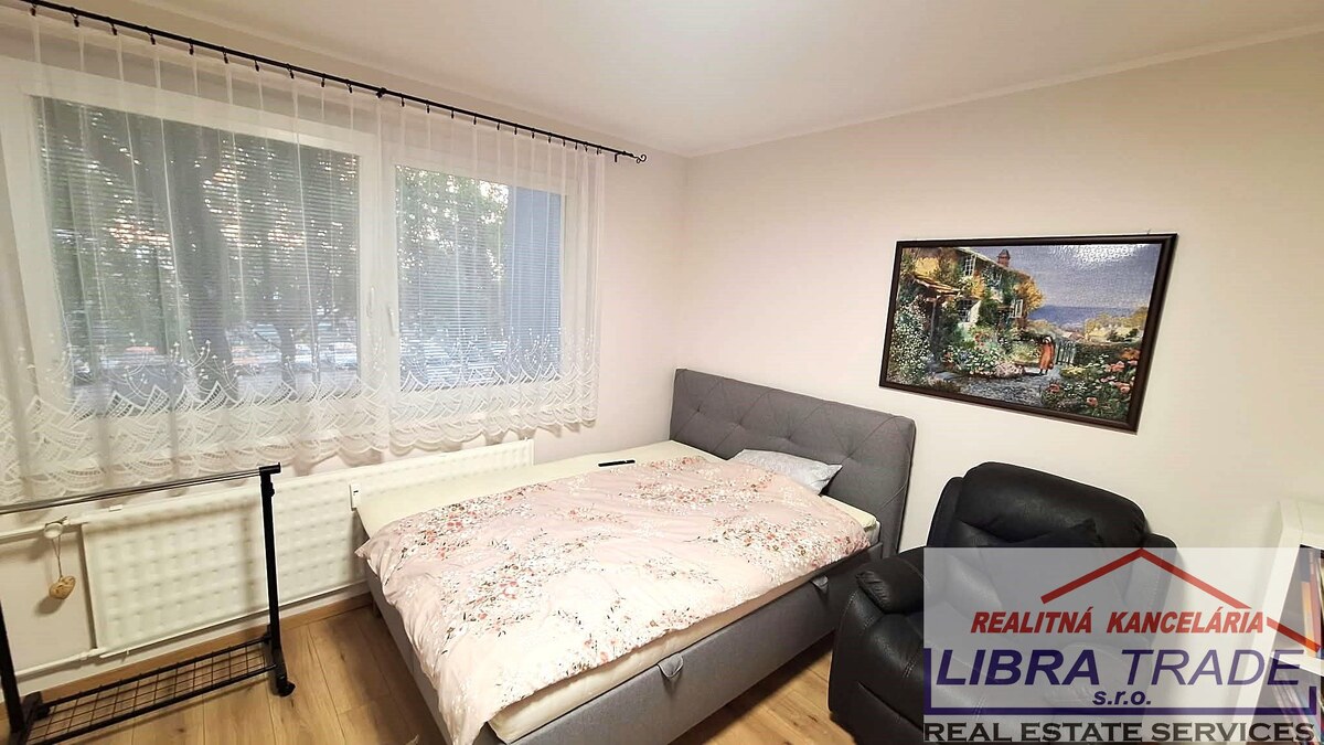PREDAJ - Kompletne prerobeného 3 izbového bytu s loggiou na ulici Vodnej v Komárne  — foto 16