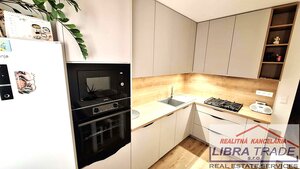 PREDAJ - Kompletne prerobeného 3 izbového bytu s loggiou na ulici Vodnej v Komárne  — foto 3