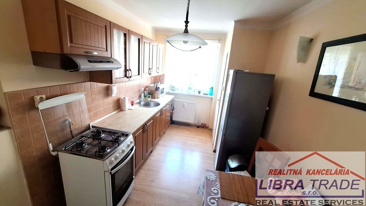 EXKLUZÍVNY PREDAJ - Kompletne prerobený 2 izbový byt v Komárne  — foto 2