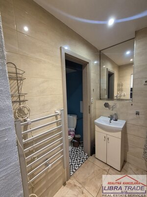 PREDAJ - 2 izbový tehlový byt prerobený na 3 izbový byt s vlastným kúrením v Komárne  — foto 8