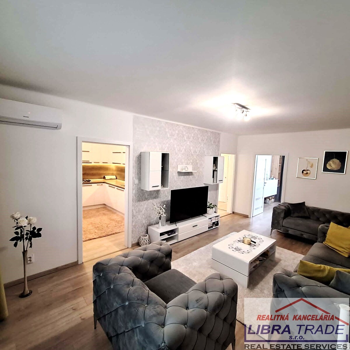 PREDAJ - Kompletne prerobený 3 izbový byt neďaleko centra v Komárne  — foto 11