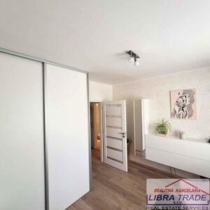 PREDAJ - Kompletne prerobený 3 izbový byt neďaleko centra v Komárne  — foto 16