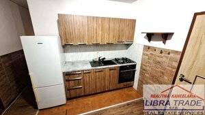 EXKLUZÍVNY PREDAJ - Čiastočne prerobený 3 izbový byt s loggiou na Českej ul. v Komárne VII. sídlisko DOHODA MOŽNÁ!  — foto 1