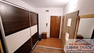 EXKLUZÍVNY PREDAJ - Čiastočne prerobený 3 izbový byt s loggiou na Českej ul. v Komárne VII. sídlisko DOHODA MOŽNÁ!  — foto 9