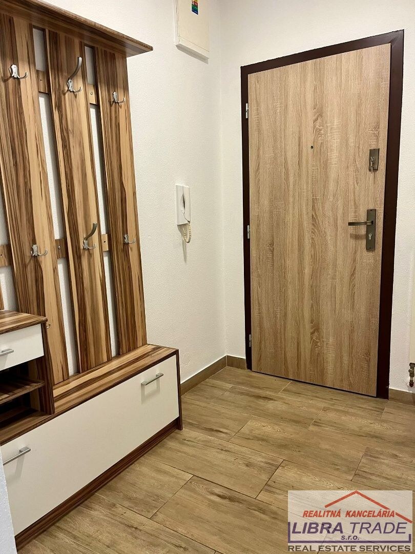 Prenájom - 2-izb.zariadený byt s balkónom v meste Šurany. — foto 8