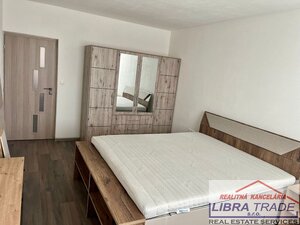 Prenájom - 2-izb.zariadený byt s balkónom v meste Šurany. — foto 4