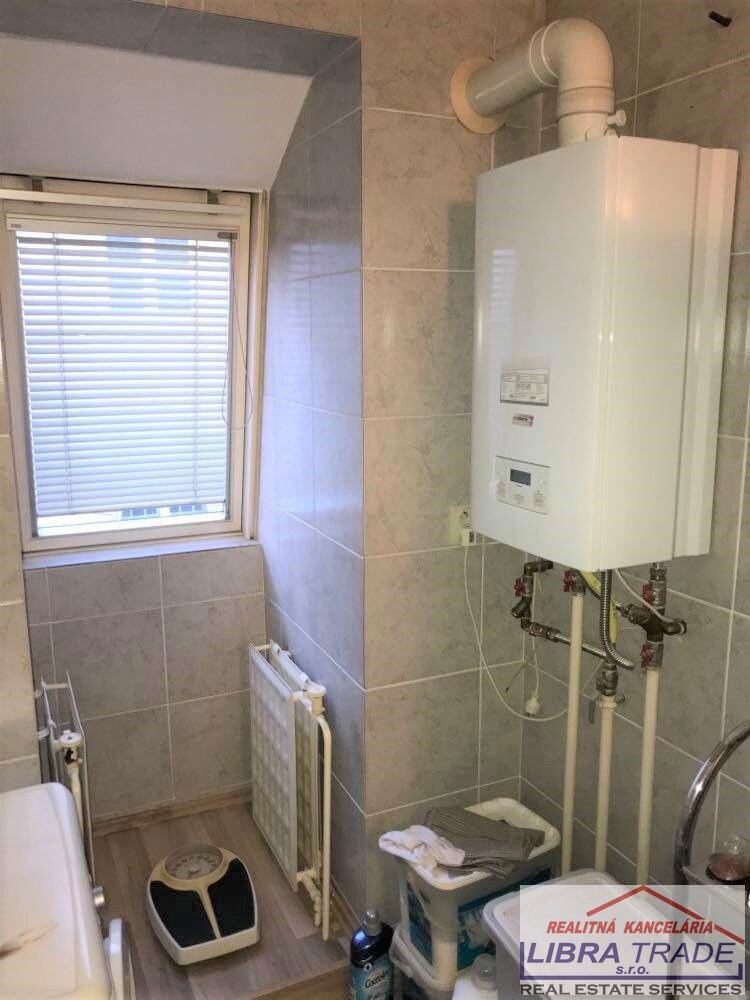 Predaj - polyfunkčný objekt s 2 bytovými jednotkami a podnikateľskými priestormi v centre Komárna — foto 16