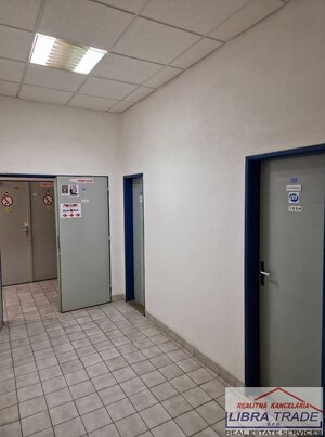 PRENÁJOM - Kancelárske priestory pri pošte v centre Komárna — foto 12