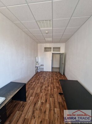 PRENÁJOM - Kancelárske priestory pri pošte v centre Komárna — foto 10