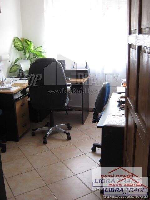 Veľký dvojgeneračný RD pri kúpelnom meste Štúrovo — foto 7