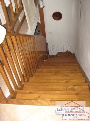 Veľký dvojgeneračný RD pri kúpelnom meste Štúrovo — foto 15