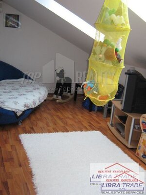 Veľký dvojgeneračný RD pri kúpelnom meste Štúrovo — foto 19
