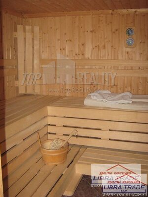 Veľký dvojgeneračný RD pri kúpelnom meste Štúrovo — foto 9