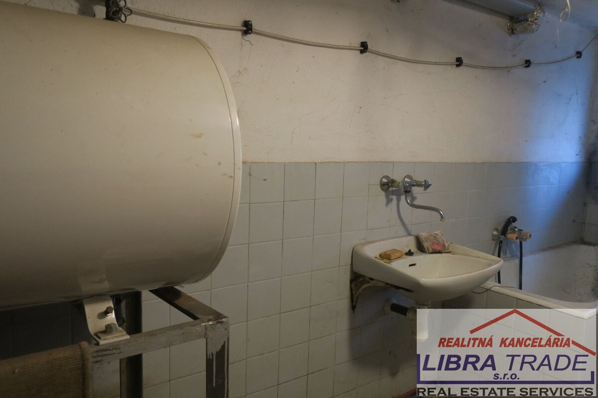 Rodinný dom na predaj v obci Hul. — foto 20