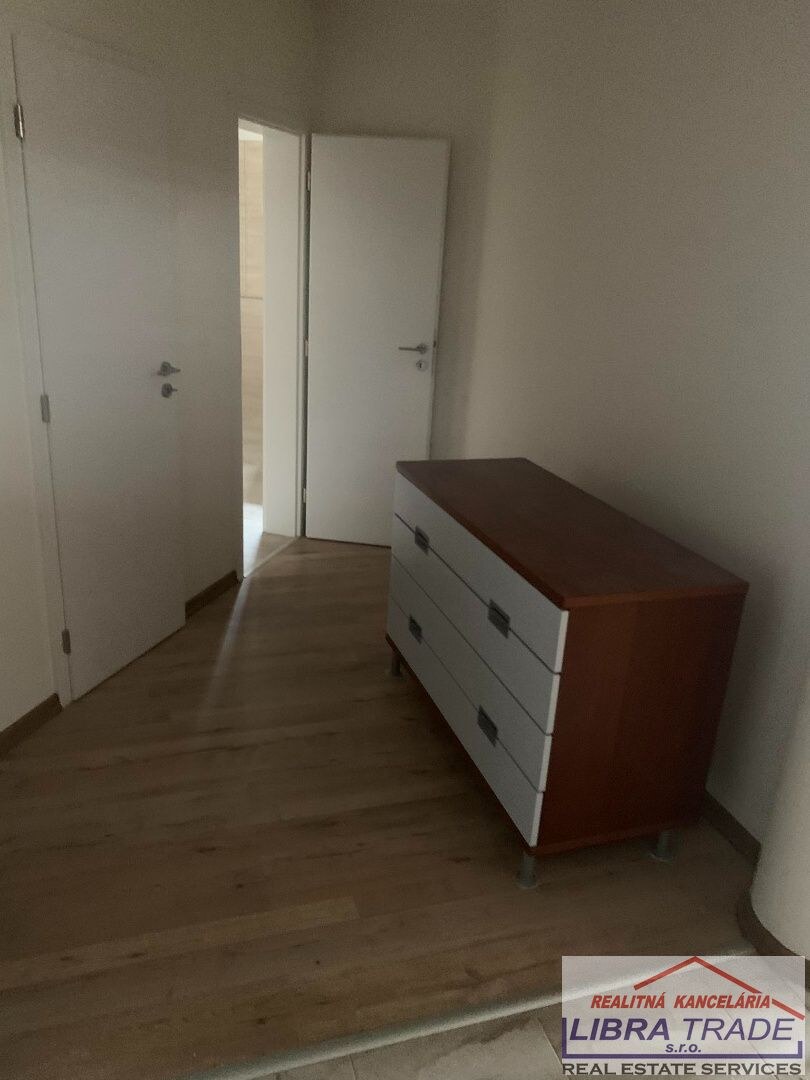 Prenájom - 3 izb.byt v novostavbe v centre mesta Nové zámky. — foto 2