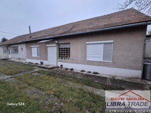 Predaj - Starší dvojdom  s pozemkom o rozlohe: 1064m2 v obci Bánov. — foto 1