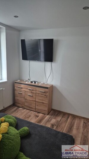 Prenájom - 1 izb. zariadený byt s balkónom v Šuranoch. — foto 7