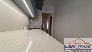 PREDAJ - Kompletne prerobený veľký 3 izbový byt prerobený na 4 izbový byt s 2 balkónmi na Komenského ul. v Komárne  — foto 5