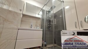 PREDAJ - Kompletne prerobený veľký 3 izbový byt prerobený na 4 izbový byt s 2 balkónmi na Komenského ul. v Komárne  — foto 8