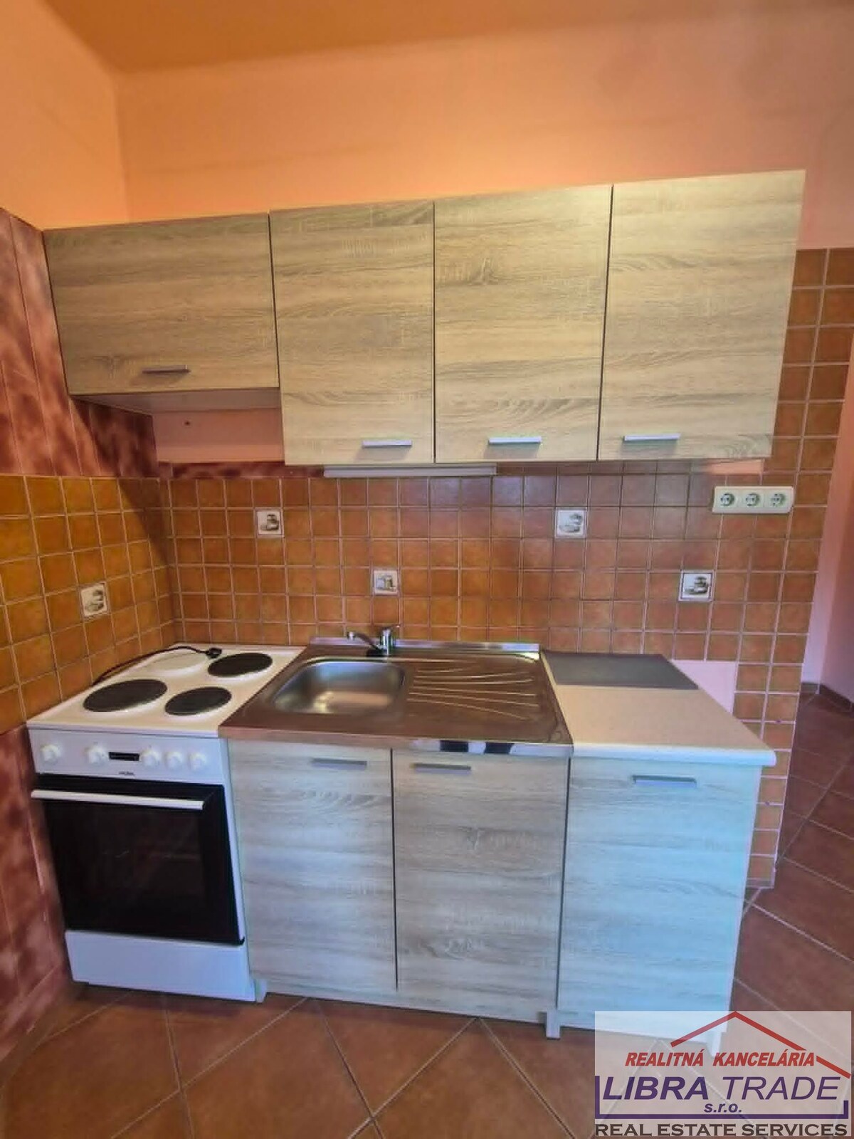 PREDAJ - Kompletne prerobená garsónka na VII. sídlisku v Komárne  — foto 2