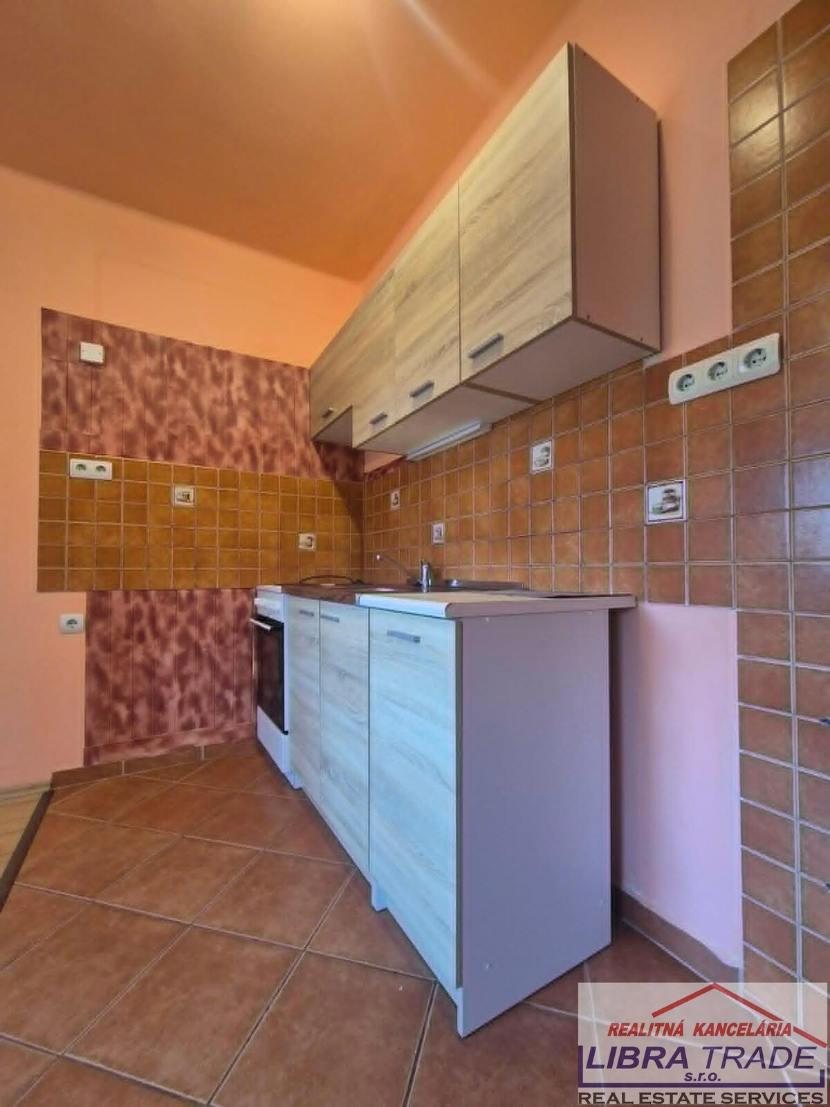 PREDAJ - Kompletne prerobená garsónka na VII. sídlisku v Komárne  — foto 3