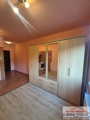 PREDAJ - Kompletne prerobená garsónka na VII. sídlisku v Komárne  — foto 14