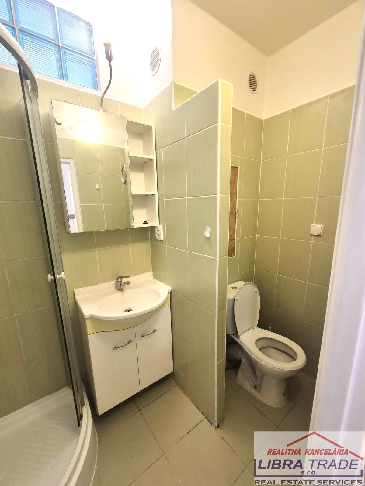 PREDAJ - Kompletne prerobený 1 izbový byt na Košickej ul. v Komárne  — foto 2