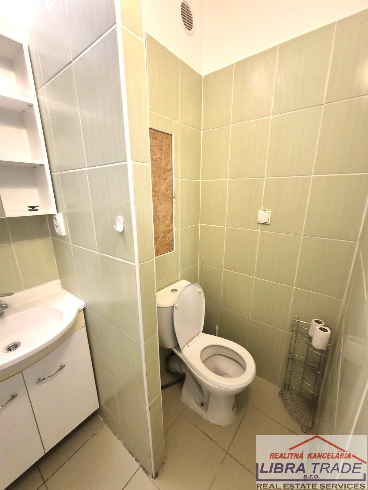 PREDAJ - Kompletne prerobený 1 izbový byt na Košickej ul. v Komárne  — foto 3