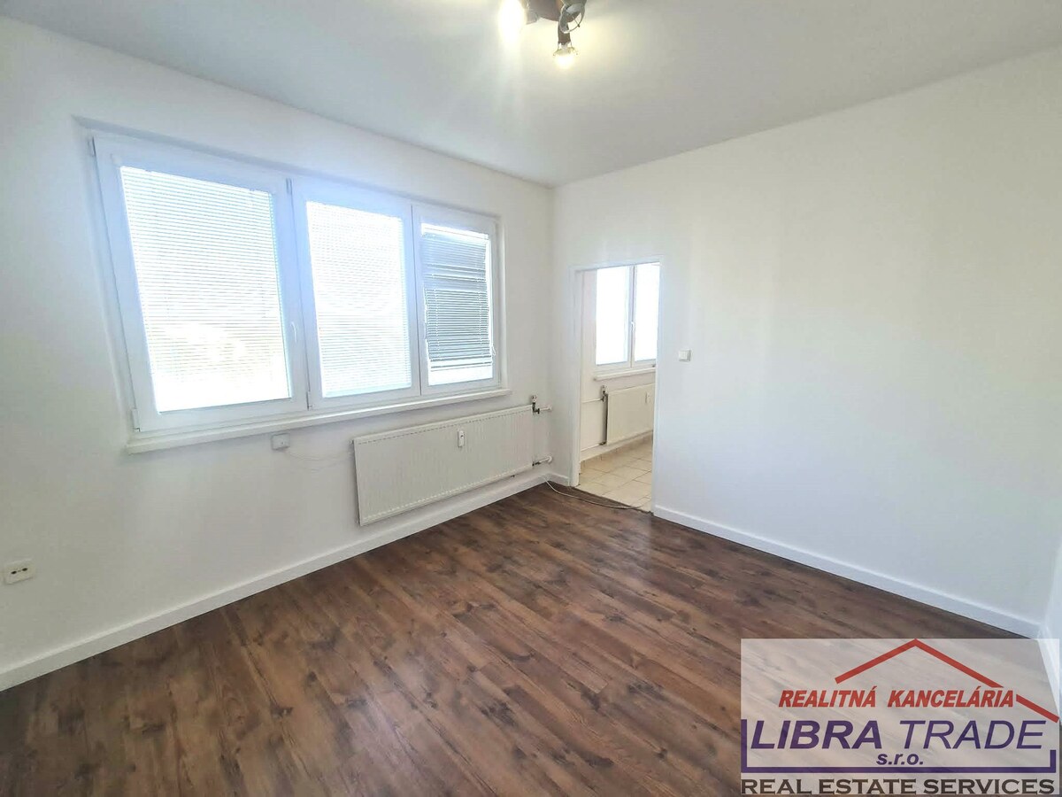 PREDAJ - Kompletne prerobený 1 izbový byt na Košickej ul. v Komárne  — foto 10