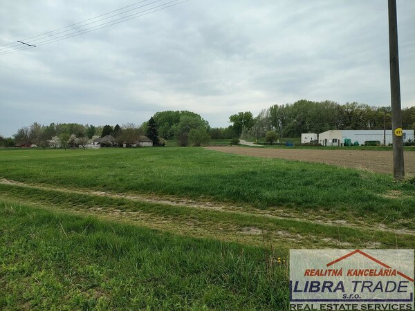 Komárno - Vrbová nad Váhom Na predaj stavebný pozemok o rozlohe: 2841m2