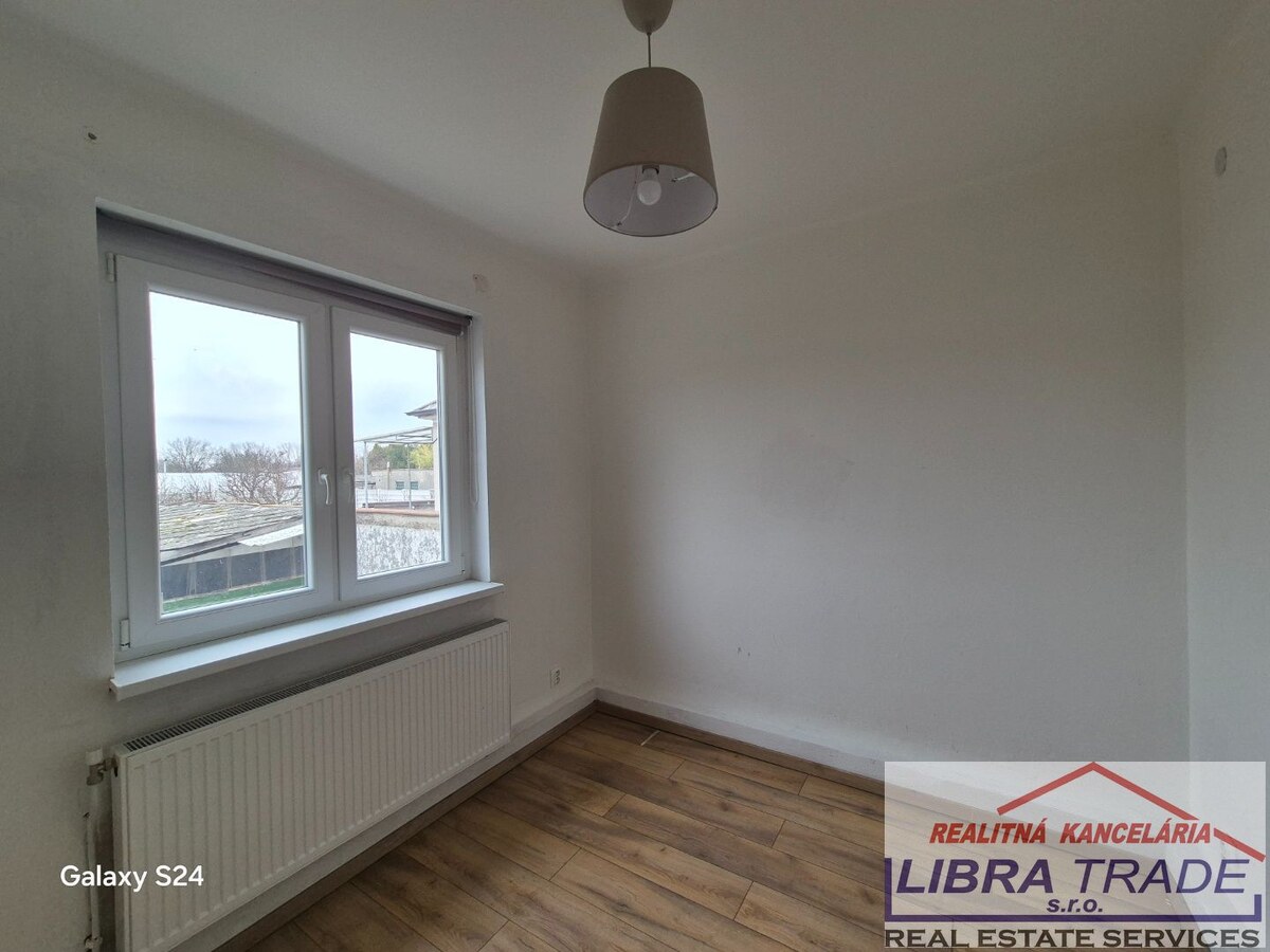 Prenájom  - 3 izb. RD v meste Šurany. — foto 7