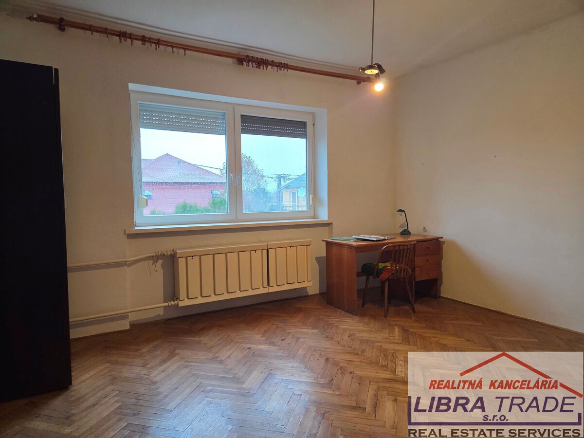 Rodinný dom na predaj v obci Dvory nad Žitavou. — foto 13