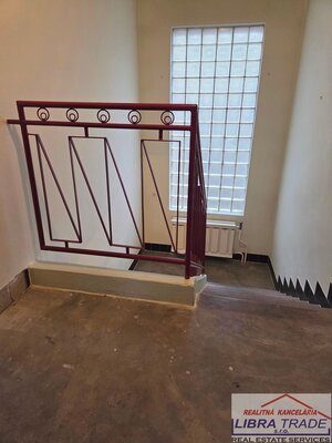 Rodinný dom na predaj v obci Dvory nad Žitavou. — foto 9