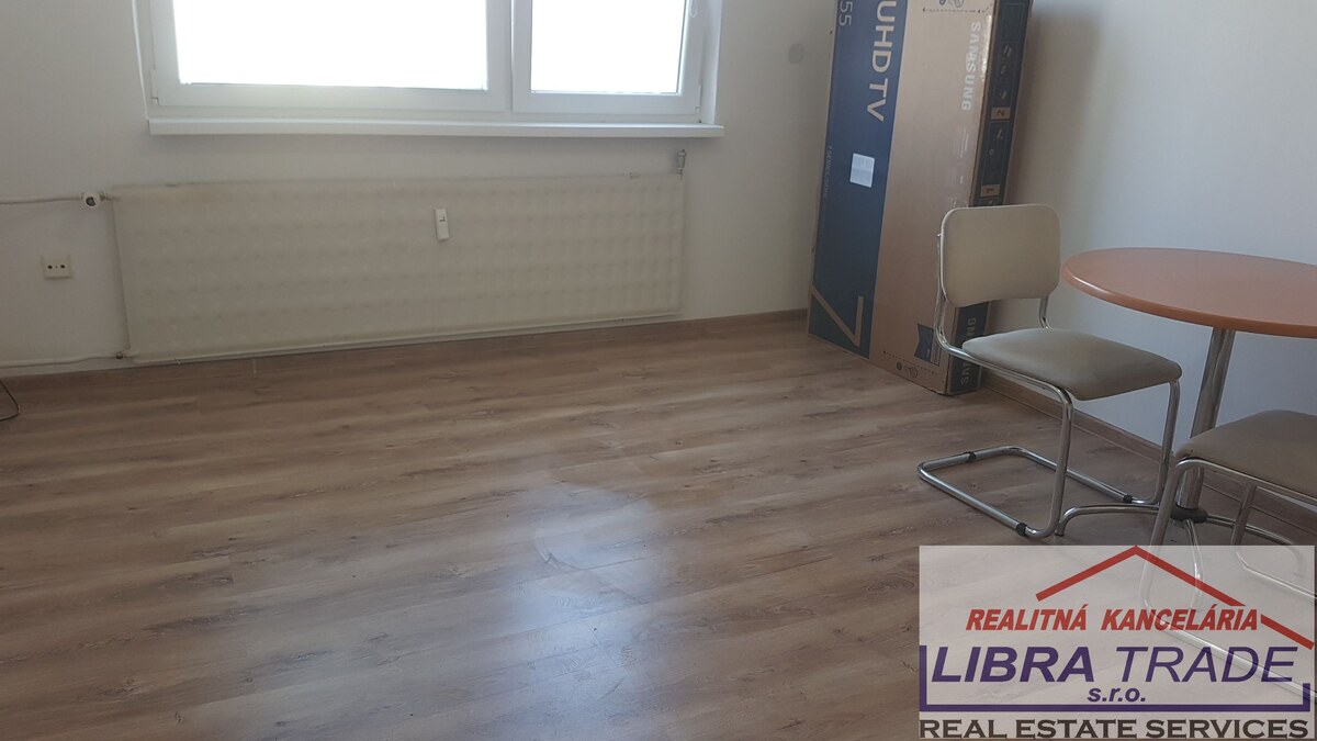 Na prenájom garsónka na Nábrežnej ulici v Nových Zámkoch — foto 7