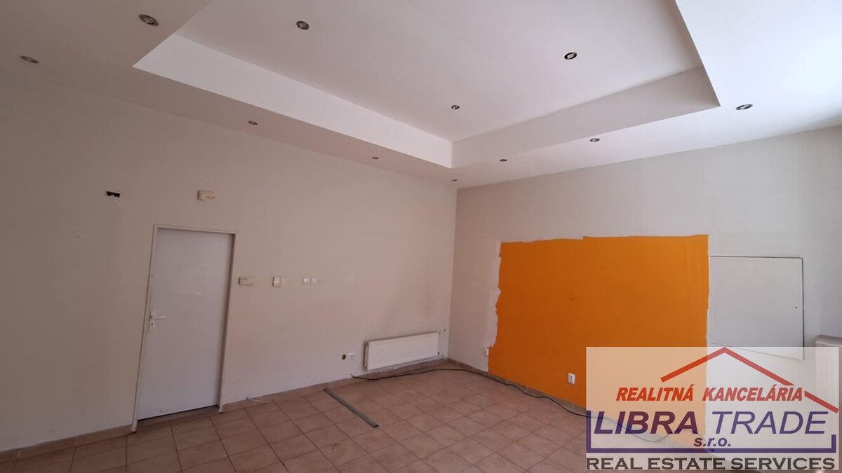 PREDAJ - Obchodného priestoru/kancelárie v centre Nových Zámkov DOHODA MOŽNÁ!  — foto 3