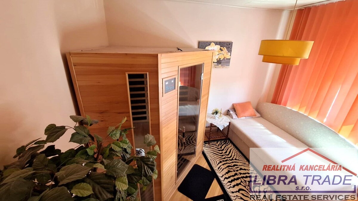 EXKLUZÍVNY PREDAJ - Zariadený kompletne prerobený 5 izbový rodinný dom v Komárne časť Nová Stráž — foto 23