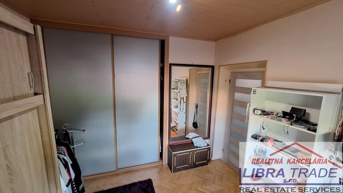 EXKLUZÍVNY PREDAJ - Zariadený kompletne prerobený 5 izbový rodinný dom v Komárne časť Nová Stráž — foto 25