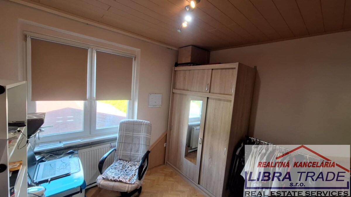 EXKLUZÍVNY PREDAJ - Zariadený kompletne prerobený 5 izbový rodinný dom v Komárne časť Nová Stráž — foto 26