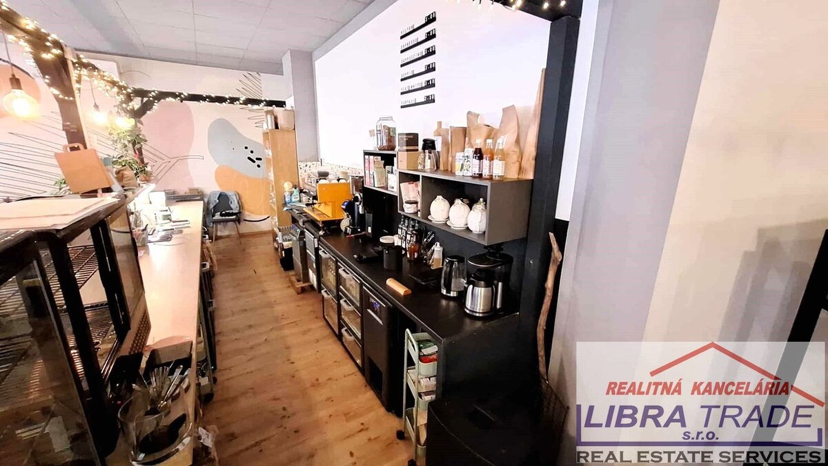 PREDAJ - Objekt vhodný na podnikanie, kanceláriu, obchod, kaviareň, reštauráciu v centre Komárna ZNÍŽENÁ CENA! — foto 4