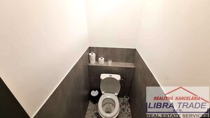 PREDAJ - Objekt vhodný na podnikanie, kanceláriu, obchod, kaviareň, reštauráciu v centre Komárna ZNÍŽENÁ CENA! — foto 8