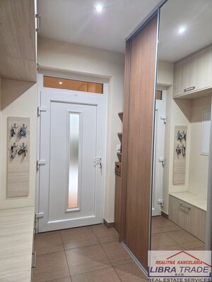 Exkluzívny rodinný dom na predaj v Nových Zámkoch. — foto 23