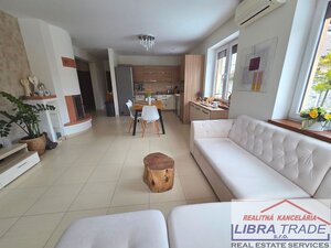 Exkluzívny rodinný dom na predaj v Nových Zámkoch. — foto 10