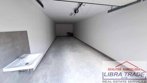 PREDAJ - veľký 4 izbový byt s vlastným kúrením s 2 terasami v centre Komárna DOHODA MOŽNÁ! — foto 18