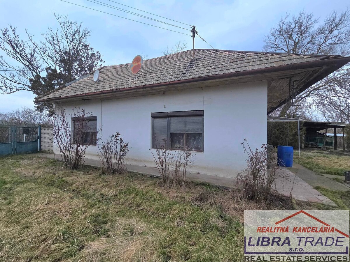 Rodinný dom s krásnym pozemkom v blízkosti mŕtveho ramena Ipľa v obci Pastovce. 