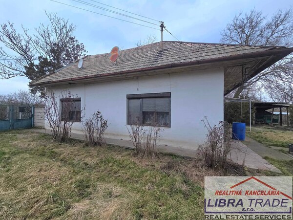 Rodinný dom s krásnym pozemkom v blízkosti mŕtveho ramena Ipľa v obci Pastovce. 