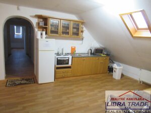 Na podnikateľské účely - Na predaj tri stavby v radovej zástavbe na Nábrežnej ulici v Nových Zámkoch. — foto 8