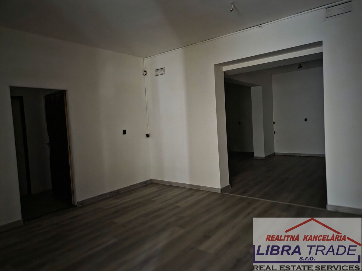 Radová zástavba na podnikateľské účely na predaj v Nových Zámkoch. — foto 17
