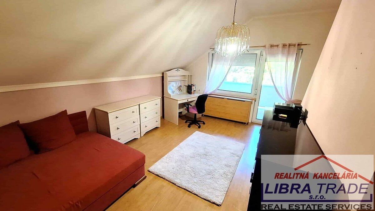 PREDAJ - Kompletne prerobený 5 izbový rodinný dom v tichej a vyhľadávanej lokalite v Komárne  — foto 20
