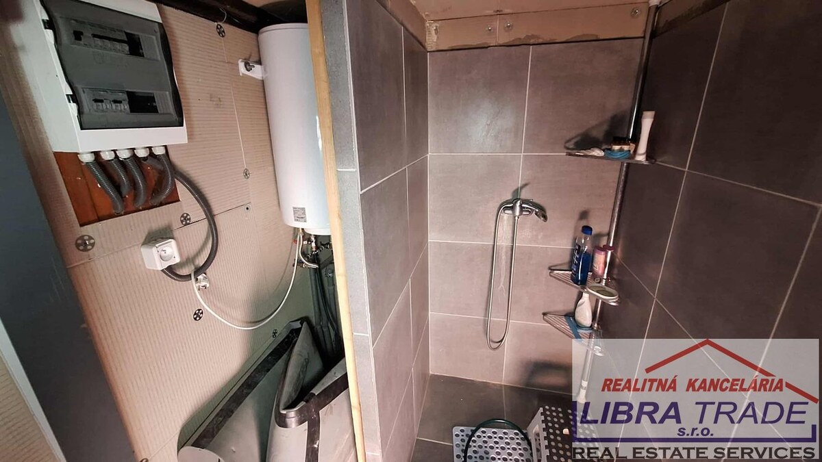 PREDAJ - záhrada s dvomi záhradnými domčekmi v Komárne  — foto 11