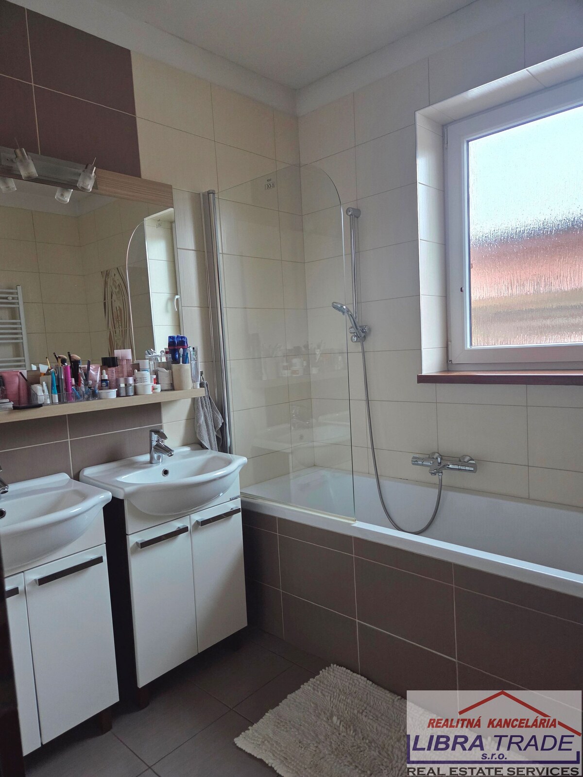 Exkluzívny rodinný dom  na predaj v Nových Zámkoch. — foto 23